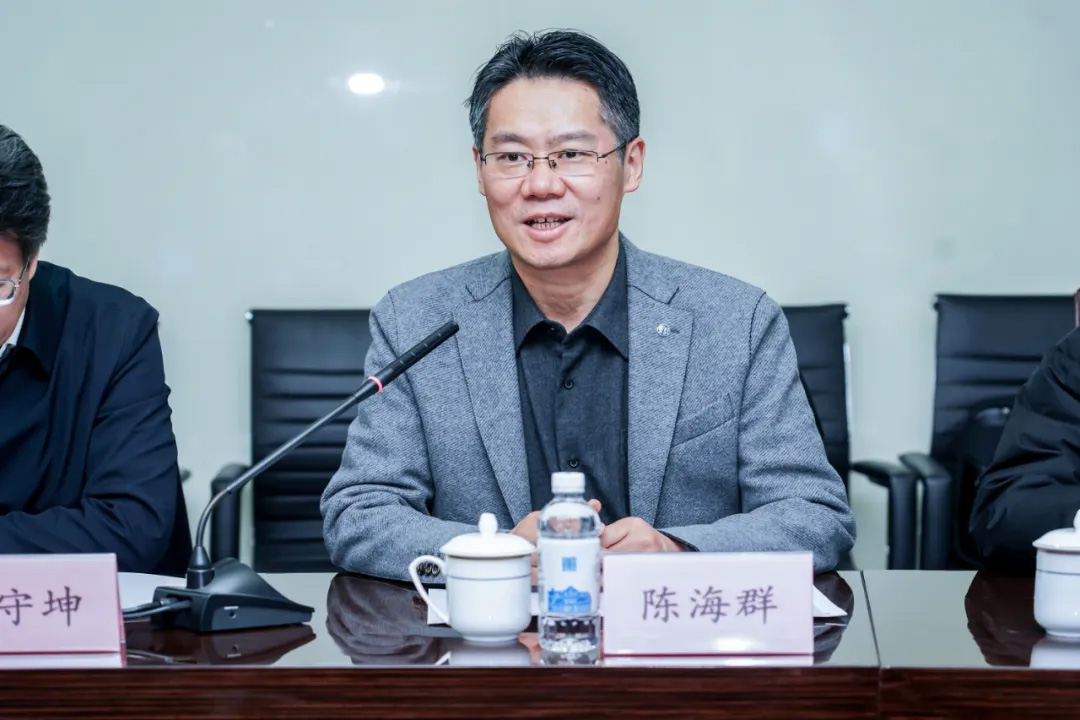 常州大學(xué)徐守坤書(shū)記、陳海群校長(zhǎng)一行蒞臨神開(kāi)參觀考察(圖4)